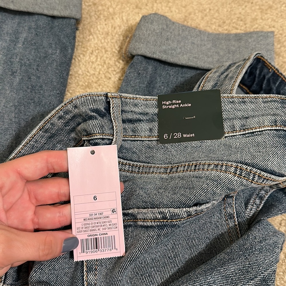 Women’s High - Rise Jeans - Picture 10 of 14
